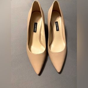 *SOLD* Nine West nude pumps. size 8.5.